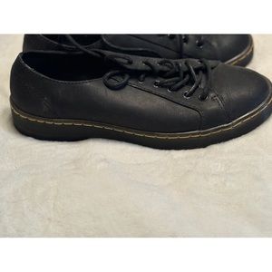 Dr Martens classic low shoe
